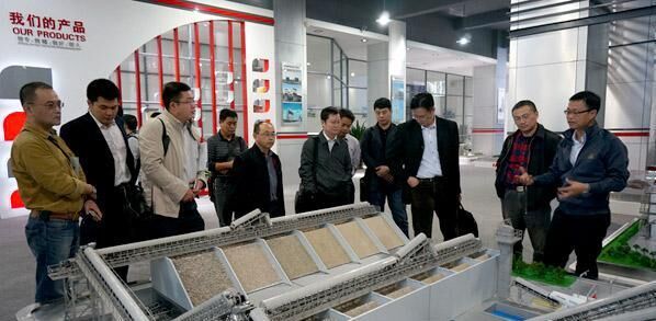 南方路機(jī),專(zhuān)家