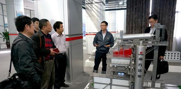 南方路機(jī),專(zhuān)家