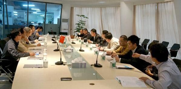 南方路機(jī),專(zhuān)家