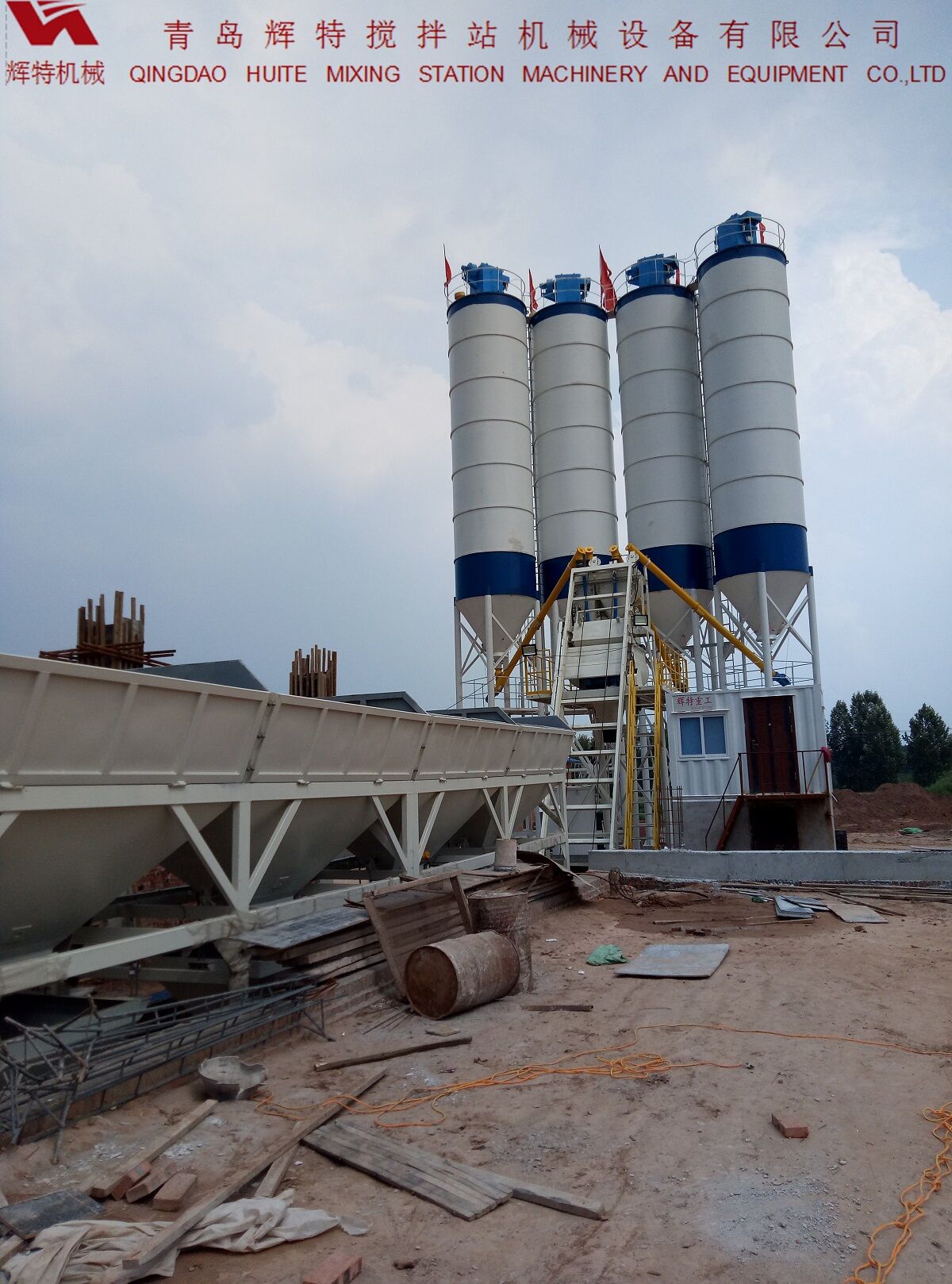 輝特?cái)嚢枵綡ZS75特別適合于干硬性、半干硬性混凝土的生產(chǎn)