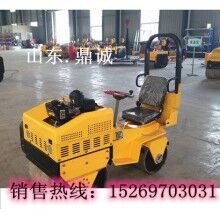 鼎誠(chéng)老板推薦小型座駕式振動(dòng)壓路機(jī)