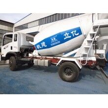 專(zhuān)業(yè)生產(chǎn)小型混凝土罐車(chē)，億立實(shí)業(yè)2m3攪拌罐車(chē)