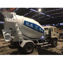 廠(chǎng)家大量供應(yīng)3m3混凝土罐車(chē)，攪拌罐車(chē)，量大從優(yōu)