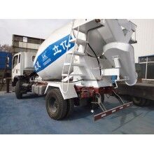 5m3混凝土罐車(chē)最新價(jià)格，億立攪拌罐車(chē)廠(chǎng)家直銷(xiāo)